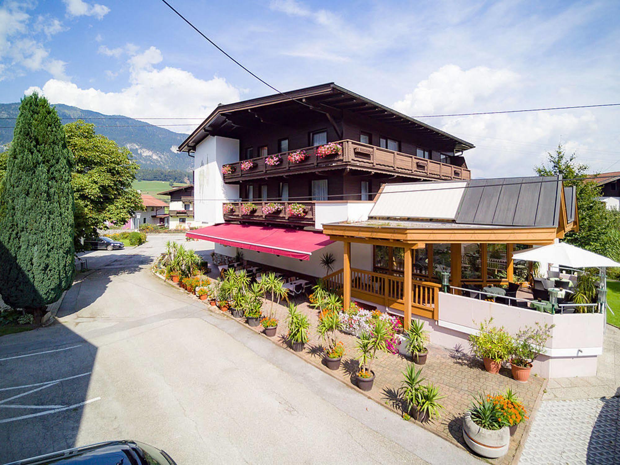 Gasthof Pension Alpenblick Radfeld Exterior photo